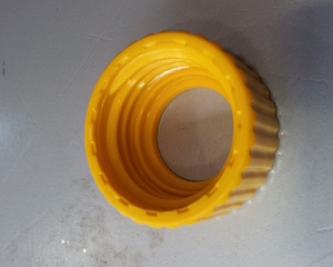 External nut pressure regulator yellow nipple line